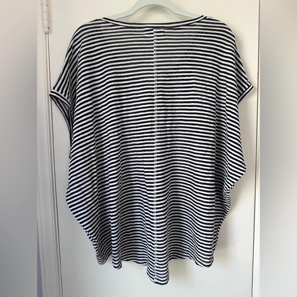 CJLA Black & White Striped V-Neck Women’s Top - Picture 4 of 4